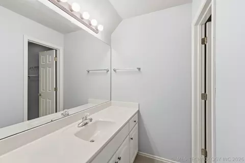 Bath - 9818 E 83rd Pl, Tulsa, OK 74133 photo 6 of 7