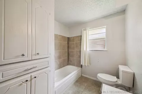 Bath - 920 Crestview St, Ada, OK 74820 photo 2 of 3