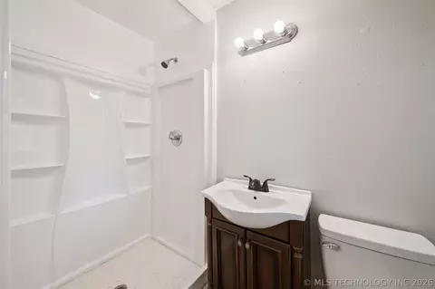 Bath - 920 Crestview St, Ada, OK 74820 photo 3 of 3