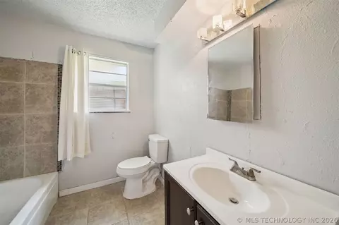 Bath - 920 Crestview St, Ada, OK 74820 photo 1 of 3