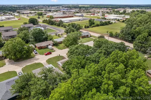 View/Area - 920 Crestview St, Ada, OK 74820 photo 3 of 4