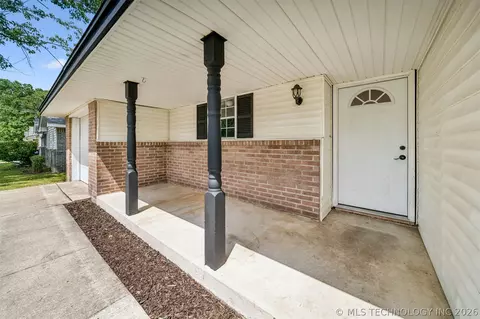 Exterior - 920 Crestview St, Ada, OK 74820 photo 3 of 7