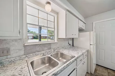 Kitchen - 920 Crestview St, Ada, OK 74820 photo 2 of 2