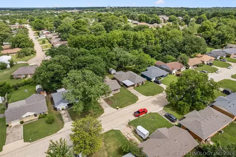 View/Area - 920 Crestview St, Ada, OK 74820 photo 4 of 4
