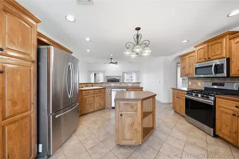 20593 E 45th St S, Broken Arrow, OK 74014 photo 13