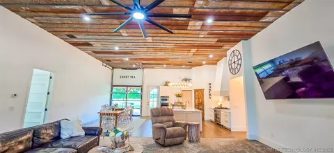 Living - 418529 E 1110 Rd, Checotah, OK 74426 photo 2 of 5