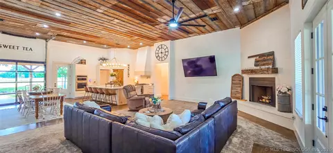 Living - 418529 E 1110 Rd, Checotah, OK 74426 photo 1 of 5