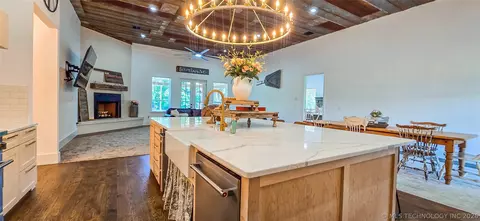 Kitchen - 418529 E 1110 Rd, Checotah, OK 74426 photo 13 of 16
