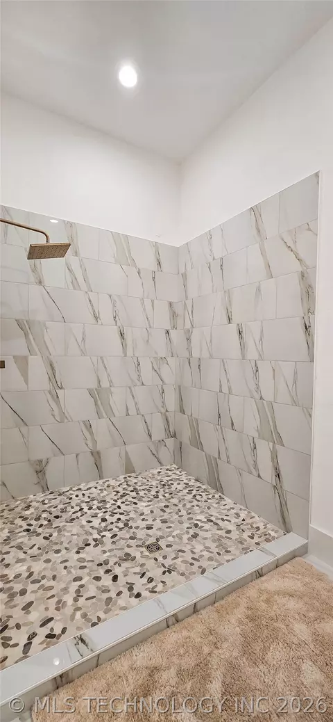 Bath - 418529 E 1110 Rd, Checotah, OK 74426 photo 6 of 18
