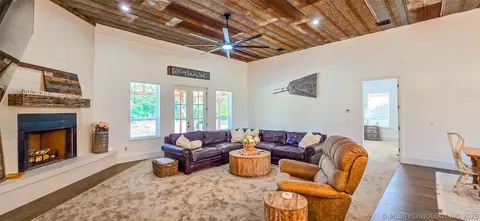 Living - 418529 E 1110 Rd, Checotah, OK 74426 photo 4 of 5