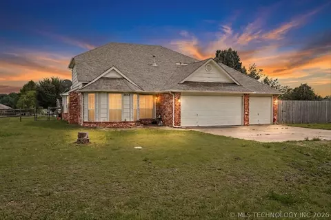 2652 Chute Dr, Oologah, OK 74053