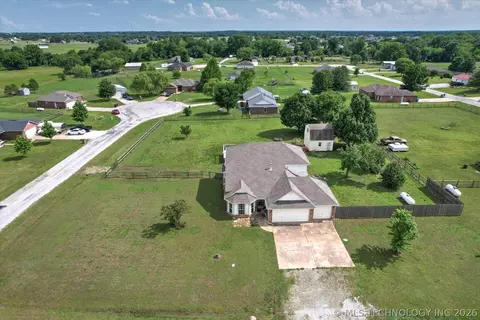 2652 Chute Dr, Oologah, OK 74053