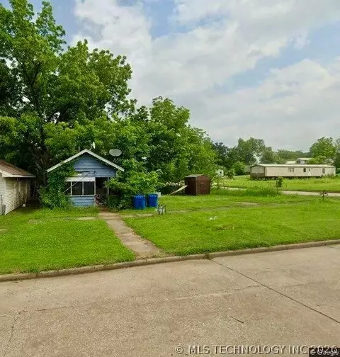 221 E Boston, Yale, OK 74085