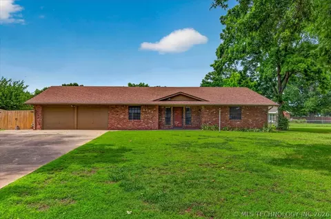 5908 Whitney Ln, Bartlesville, OK 74006