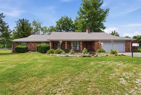 1318 E Fairview Ave, Nowata, OK 74048