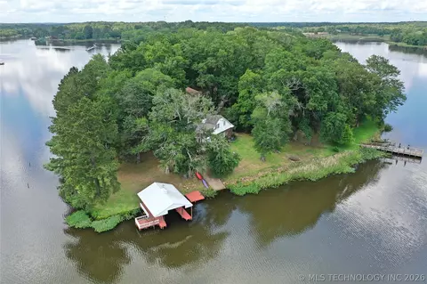 1122 Peninsula Dr, Fort Towson, OK 74735