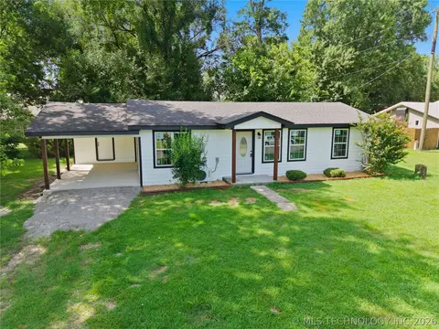 1439 W Main St, Westville, OK 74965