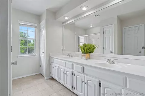 Bath - 9934 E 97th St, Tulsa, OK 74133 photo 4 of 5