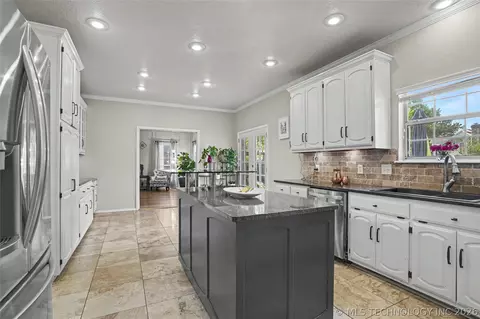 Kitchen - 9934 E 97th St, Tulsa, OK 74133 photo 1 of 7