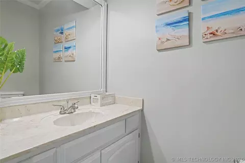 Bath - 9934 E 97th St, Tulsa, OK 74133 photo 3 of 5