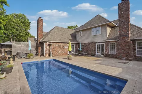 Exterior - 9934 E 97th St, Tulsa, OK 74133 photo 5 of 7