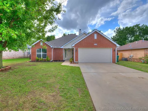 5324 S Redbud Pl, Sand Springs, OK 74063