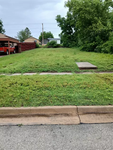 517 W 7th Ave, Bristow, OK 74010