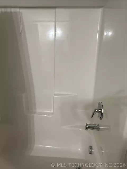 Bath - 2811 E Quincy St, Broken Arrow, OK 74014 photo 5 of 6