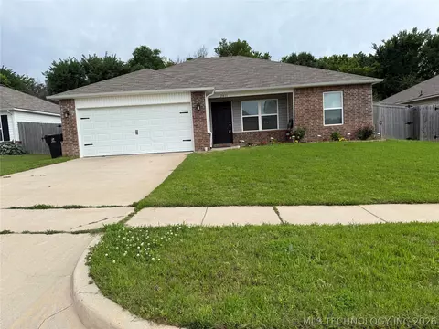 Exterior - 2811 E Quincy St, Broken Arrow, OK 74014 photo 2 of 5