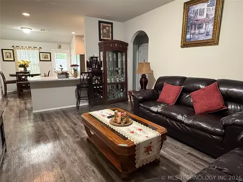 Living - 2811 E Quincy St, Broken Arrow, OK 74014 photo 1 of 3