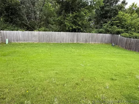 Exterior - 2811 E Quincy St, Broken Arrow, OK 74014 photo 4 of 5