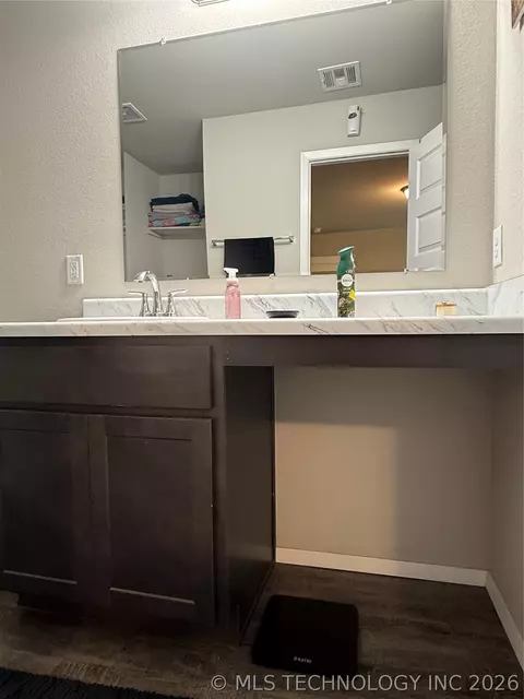 Bath - 2811 E Quincy St, Broken Arrow, OK 74014 photo 3 of 6