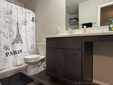 Bath - 2811 E Quincy St, Broken Arrow, OK 74014 photo 1 of 6
