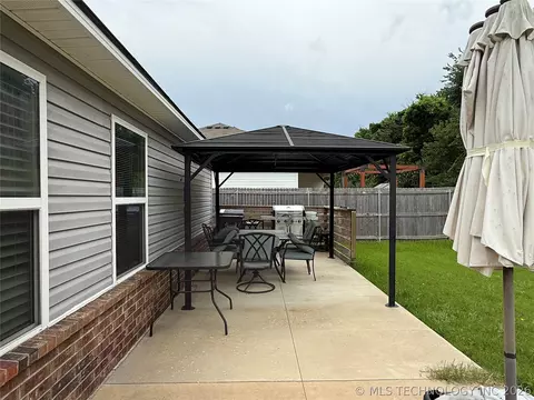 Exterior - 2811 E Quincy St, Broken Arrow, OK 74014 photo 5 of 5