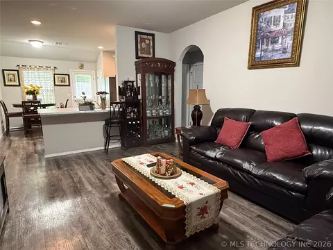 Living - 2811 E Quincy St, Broken Arrow, OK 74014 photo 3 of 3