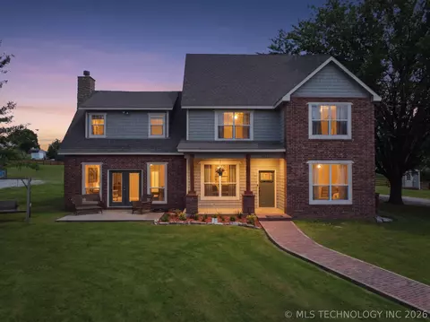14252 E Lake Dr, Claremore, OK 74017