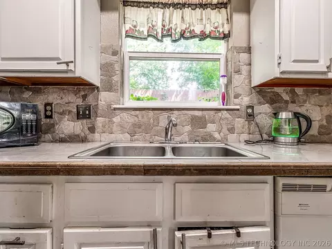 Kitchen - 13033 E 28th Pl, Tulsa, OK 74134 photo 4 of 5