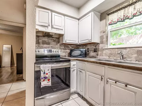 Kitchen - 13033 E 28th Pl, Tulsa, OK 74134 photo 3 of 5