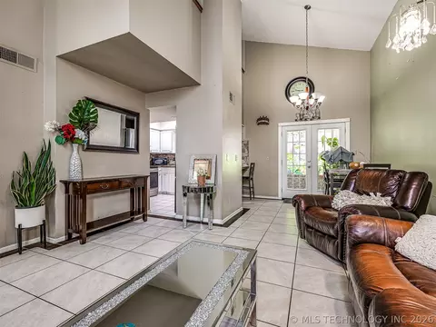 Entry Way - 13033 E 28th Pl, Tulsa, OK 74134 photo 3 of 5