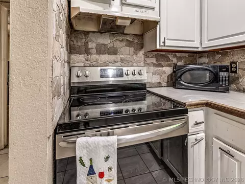 Kitchen - 13033 E 28th Pl, Tulsa, OK 74134 photo 5 of 5