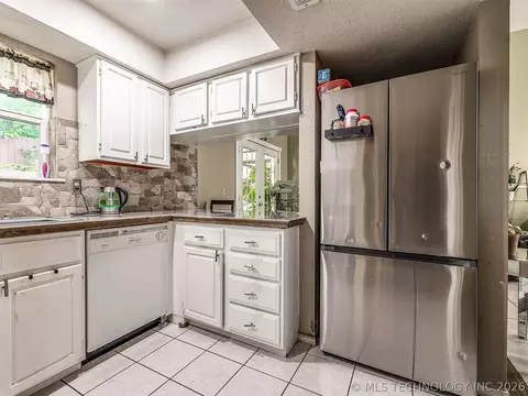 Kitchen - 13033 E 28th Pl, Tulsa, OK 74134 photo 2 of 5