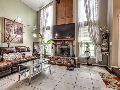 Living - 13033 E 28th Pl, Tulsa, OK 74134 photo 4 of 6
