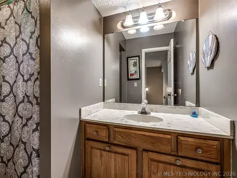 Bath - 13033 E 28th Pl, Tulsa, OK 74134 photo 5 of 7