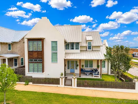 58 Center Ln N, Carlton Landing, OK 74432
