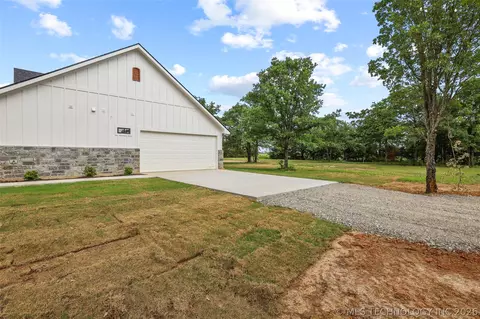 Exterior - 6915 Sims Rd, Colbert, OK 74733 photo 7 of 7