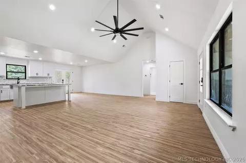 Living - 6915 Sims Rd, Colbert, OK 74733 photo 1 of 3
