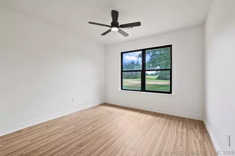 Bedroom - 6915 Sims Rd, Colbert, OK 74733 photo 5 of 5