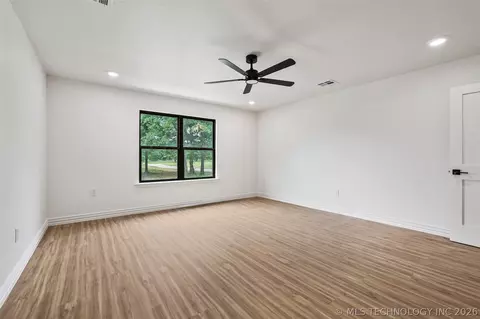 Bedroom - 6915 Sims Rd, Colbert, OK 74733 photo 1 of 5