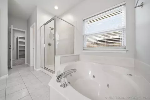 Bath - 9108 E 77th St, Tulsa, OK 74133 photo 3 of 6
