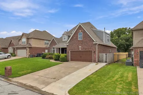 Exterior - 9108 E 77th St, Tulsa, OK 74133 photo 2 of 4